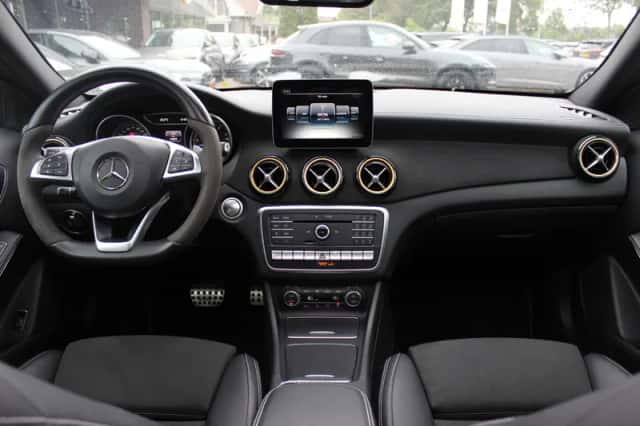 Mercedes-Benz GLA (2017) thumbnail 2