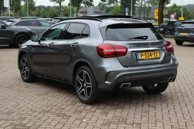 Mercedes-Benz GLA (2017) thumbnail 3