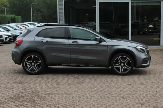Mercedes-Benz GLA (2017) thumbnail 5