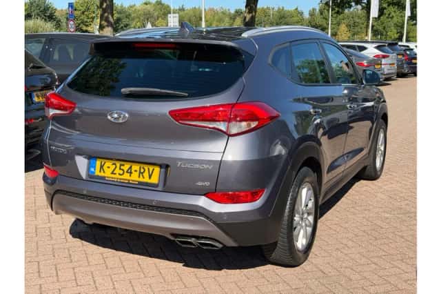 Hyundai Tucson (2016) thumbnail 2