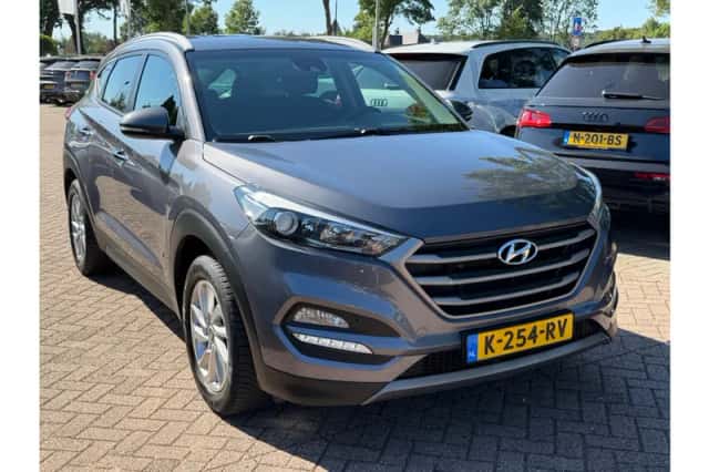 Hyundai Tucson (2016) thumbnail 3