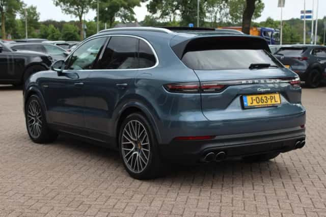 Porsche Cayenne (2019) thumbnail 3