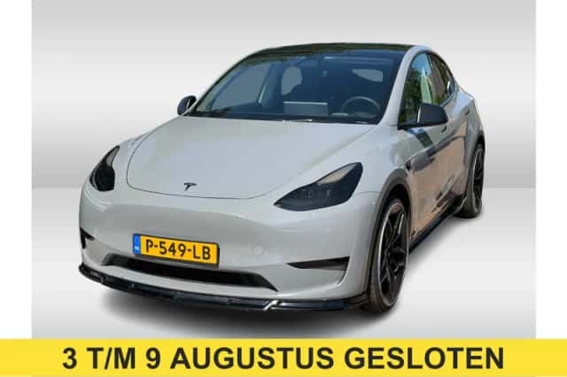 Tesla Model Y (2021) thumbnail 1
