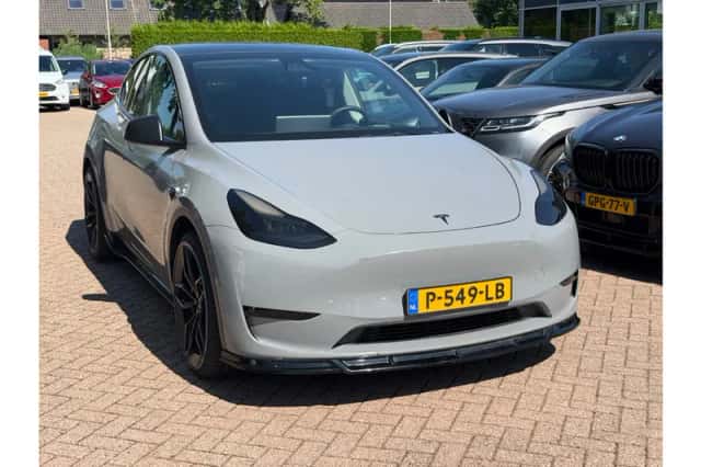 Tesla Model Y (2021) thumbnail 5
