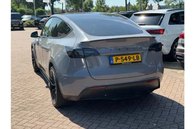 Tesla Model Y (2021) thumbnail 6