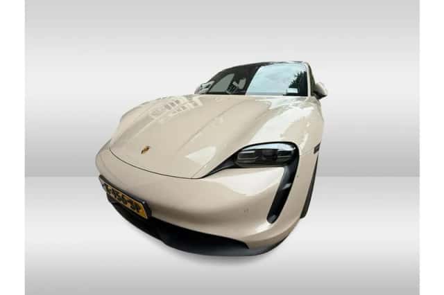 Porsche Taycan (2021) thumbnail 2