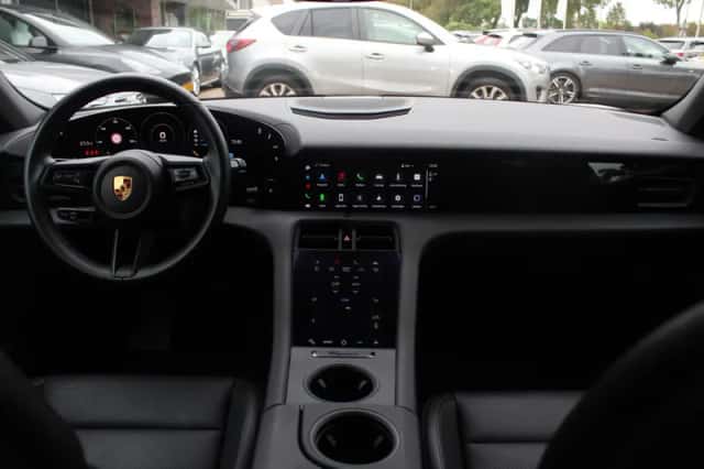 Porsche Taycan (2021) thumbnail 4