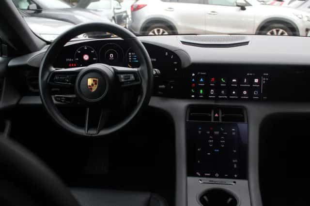 Porsche Taycan (2021) thumbnail 5