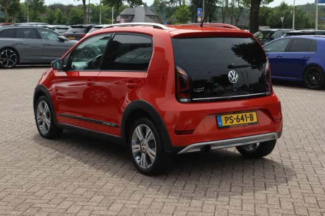 Volkswagen Up! (2017) thumbnail 3
