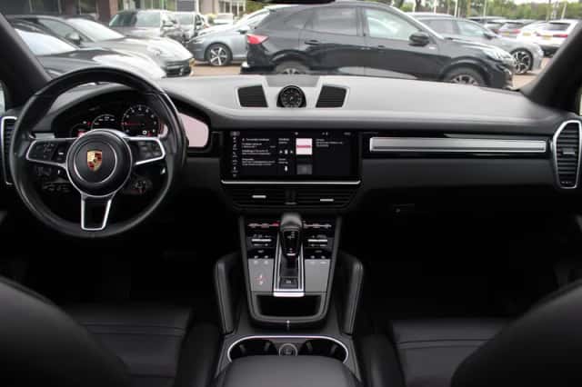 Porsche Cayenne (2018) thumbnail 2