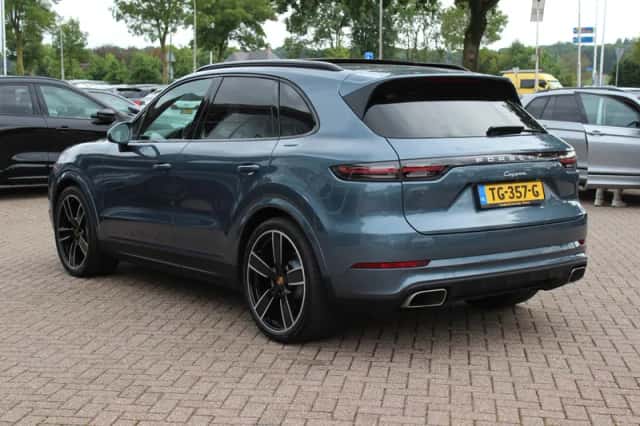Porsche Cayenne (2018) thumbnail 3