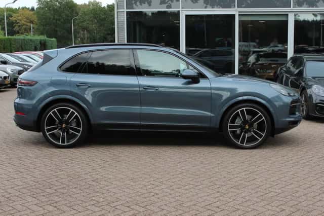Porsche Cayenne (2018) thumbnail 5