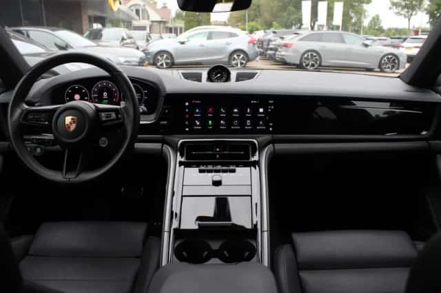 Porsche Panamera (2024) thumbnail 2
