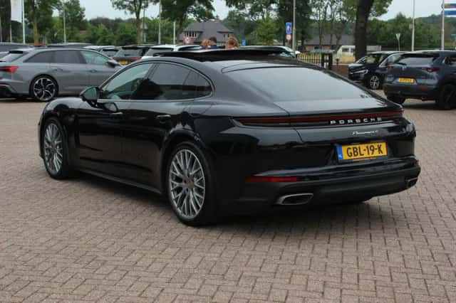 Porsche Panamera (2024) thumbnail 3