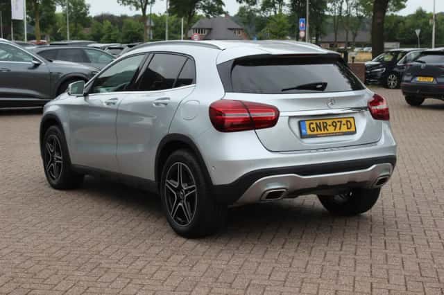Mercedes-Benz GLA (2018) thumbnail 3