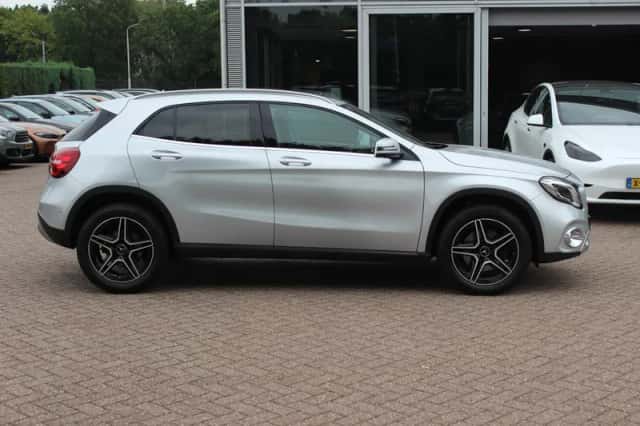 Mercedes-Benz GLA (2018) thumbnail 5