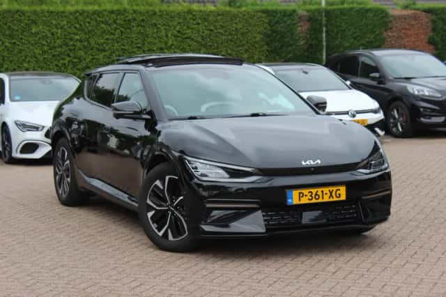 Kia EV6 (2022) thumbnail 1