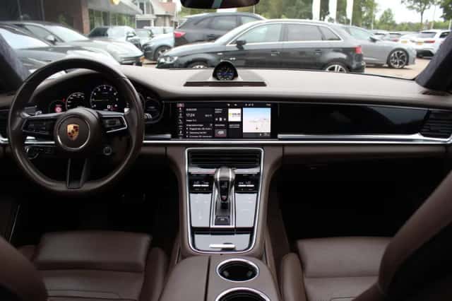 Porsche Panamera (2020) thumbnail 2