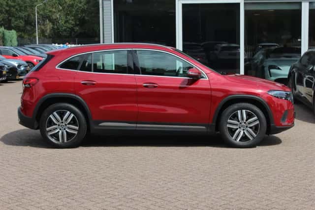Mercedes-Benz EQA (2023) thumbnail 6