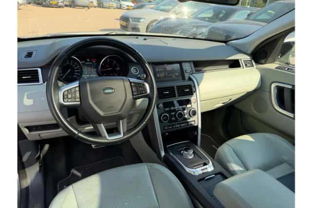 Land Rover Discovery Sport (2016) thumbnail 5