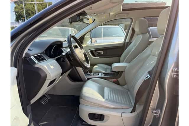 Land Rover Discovery Sport (2016) thumbnail 6