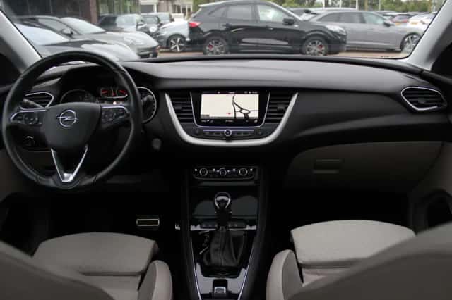 Opel Grandland X (2017) thumbnail 2