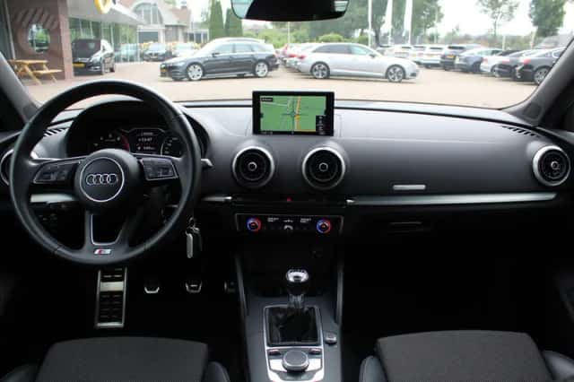 Audi A3 (2018) thumbnail 2