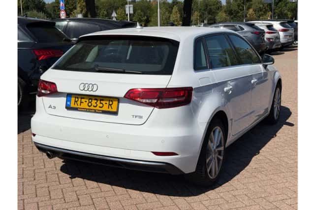 Audi A3 (2016) thumbnail 2