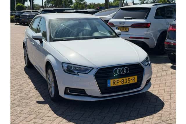 Audi A3 (2016) thumbnail 3