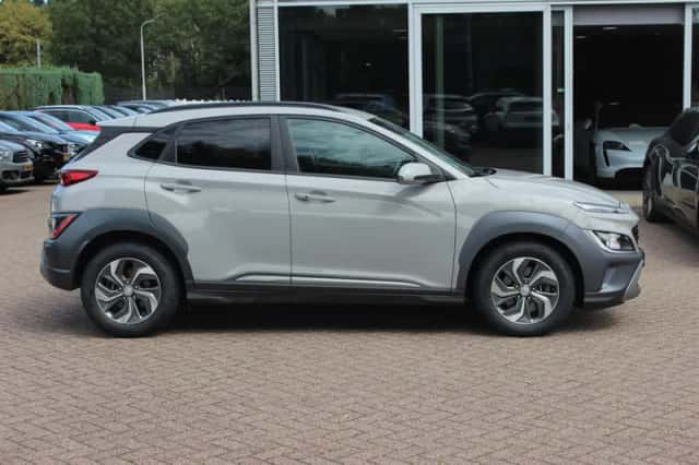 Hyundai Kona (2022) thumbnail 5