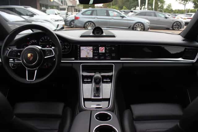 Porsche Panamera (2019) thumbnail 2