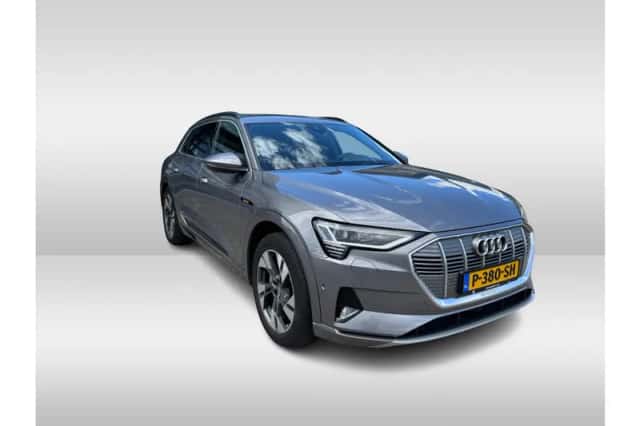 Audi e-tron (2019) thumbnail 3