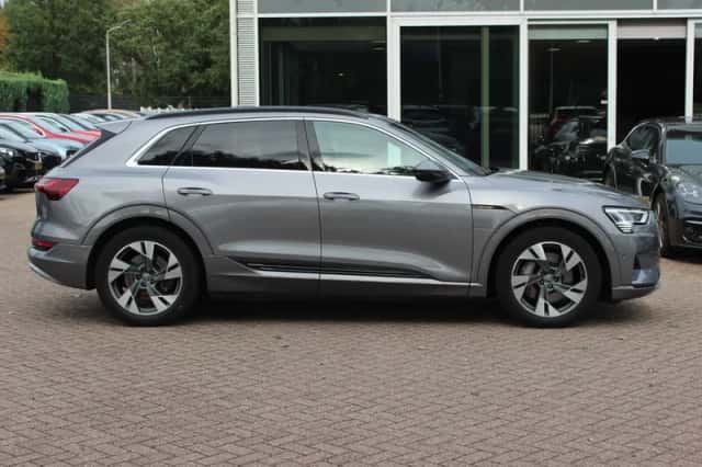Audi e-tron (2019) thumbnail 6