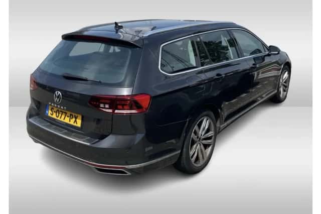 Volkswagen Passat (2022) thumbnail 2