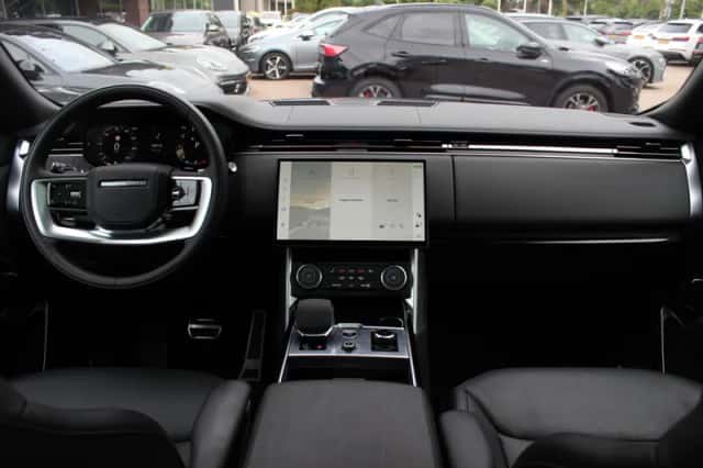 Land Rover Range Rover (2022) thumbnail 2