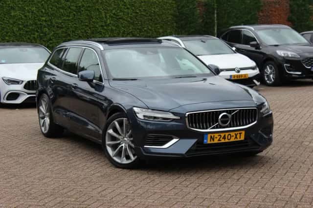 Volvo V60 (2022) thumbnail 1