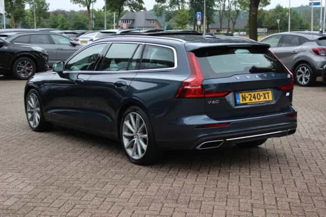 Volvo V60 (2022) thumbnail 3