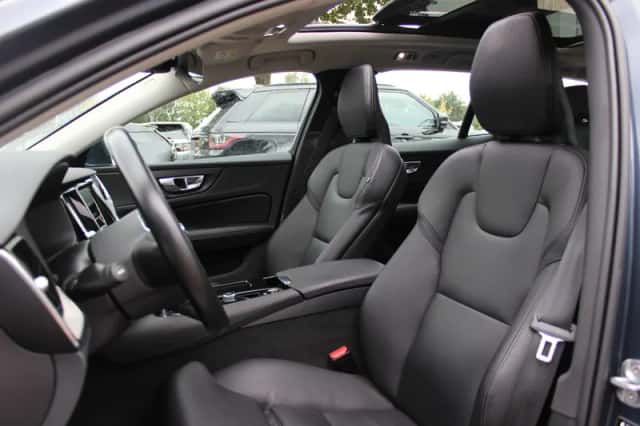 Volvo V60 (2022) thumbnail 4