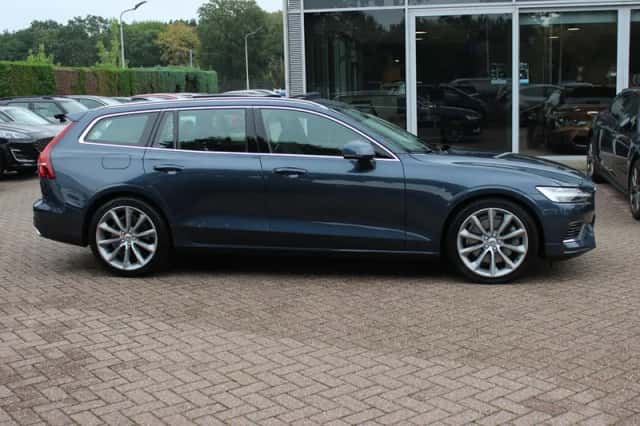Volvo V60 (2022) thumbnail 5