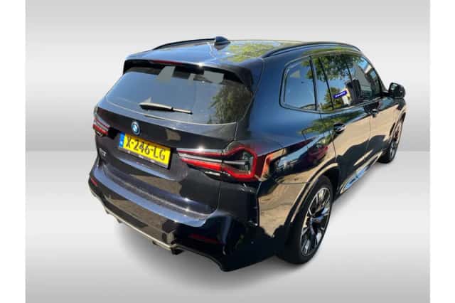 BMW iX3 (2023) thumbnail 2