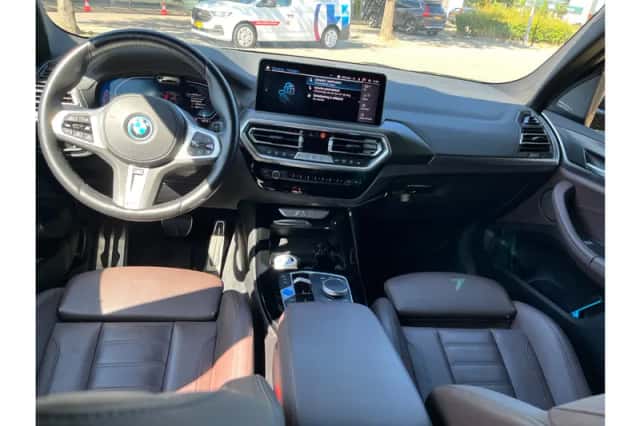BMW iX3 (2023) thumbnail 4