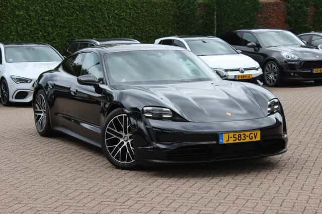 Porsche Taycan (2020) thumbnail 1