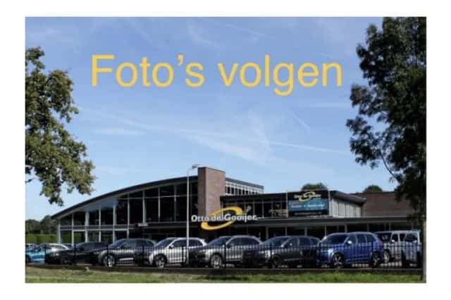 Porsche Taycan (2020) thumbnail 3