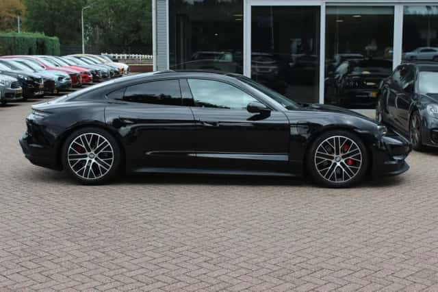 Porsche Taycan (2020) thumbnail 6