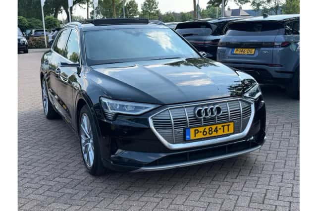 Audi e-tron (2021) thumbnail 4