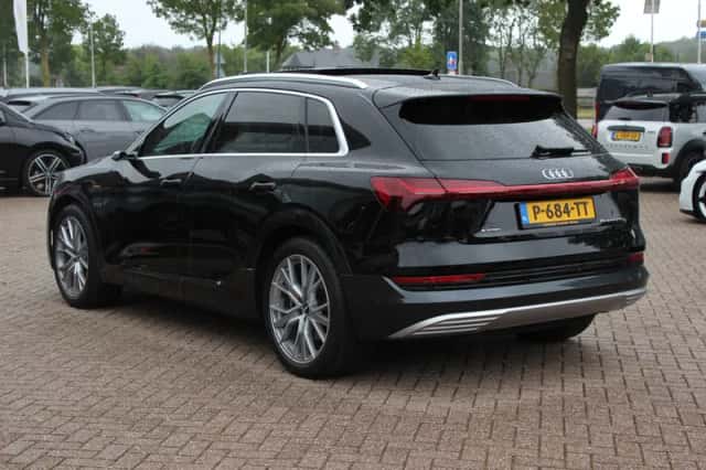 Audi e-tron (2021) thumbnail 4