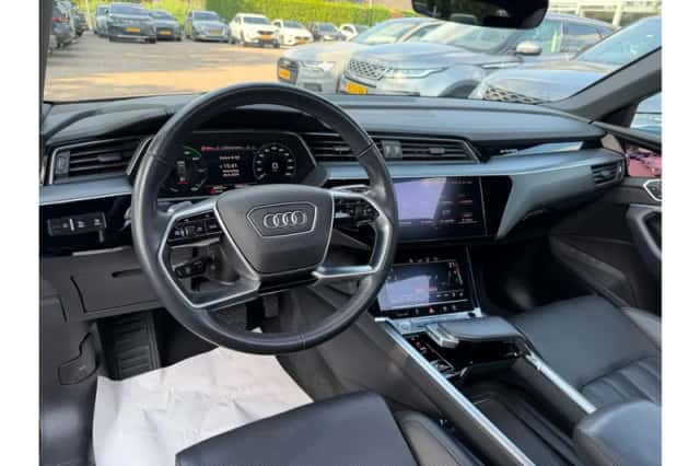 Audi e-tron (2021) thumbnail 6