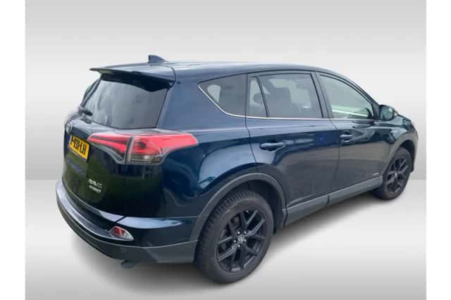 Toyota RAV4 (2018) thumbnail 3