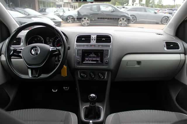Volkswagen Polo (2014) thumbnail 2