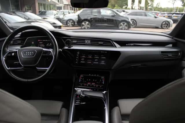Audi e-tron (2018) thumbnail 3